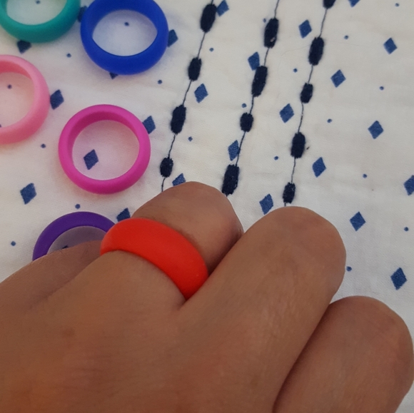 Beautiful Silicone Finger Rings (10 Rings) - Picture 2 of 3